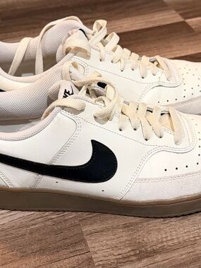 Nike Men’s White Sneakers with Black Swoosh and Tan Sole